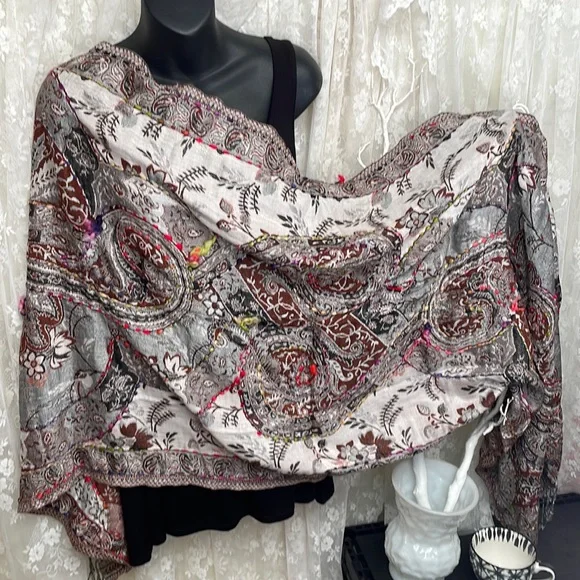 Reversible Pashmina Brown & Pink. And Other Side is Grey & Brown. Beautiful 💕 - Picture 2 of 8